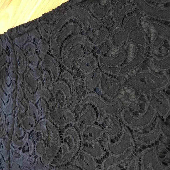 Two Piece Lace Short Outfit - Picture 2 of 3